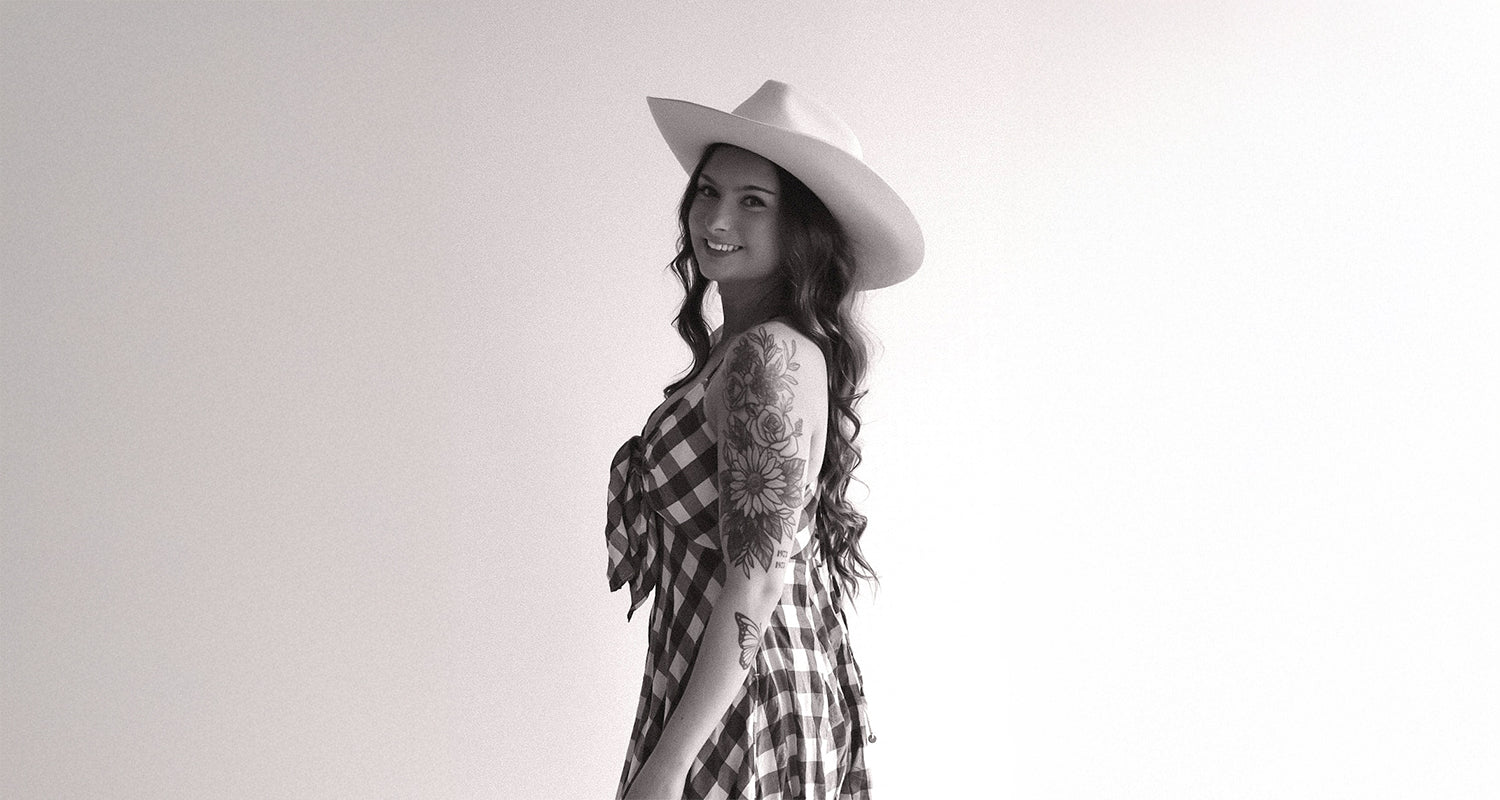 female photographer wearing cowboy hat
